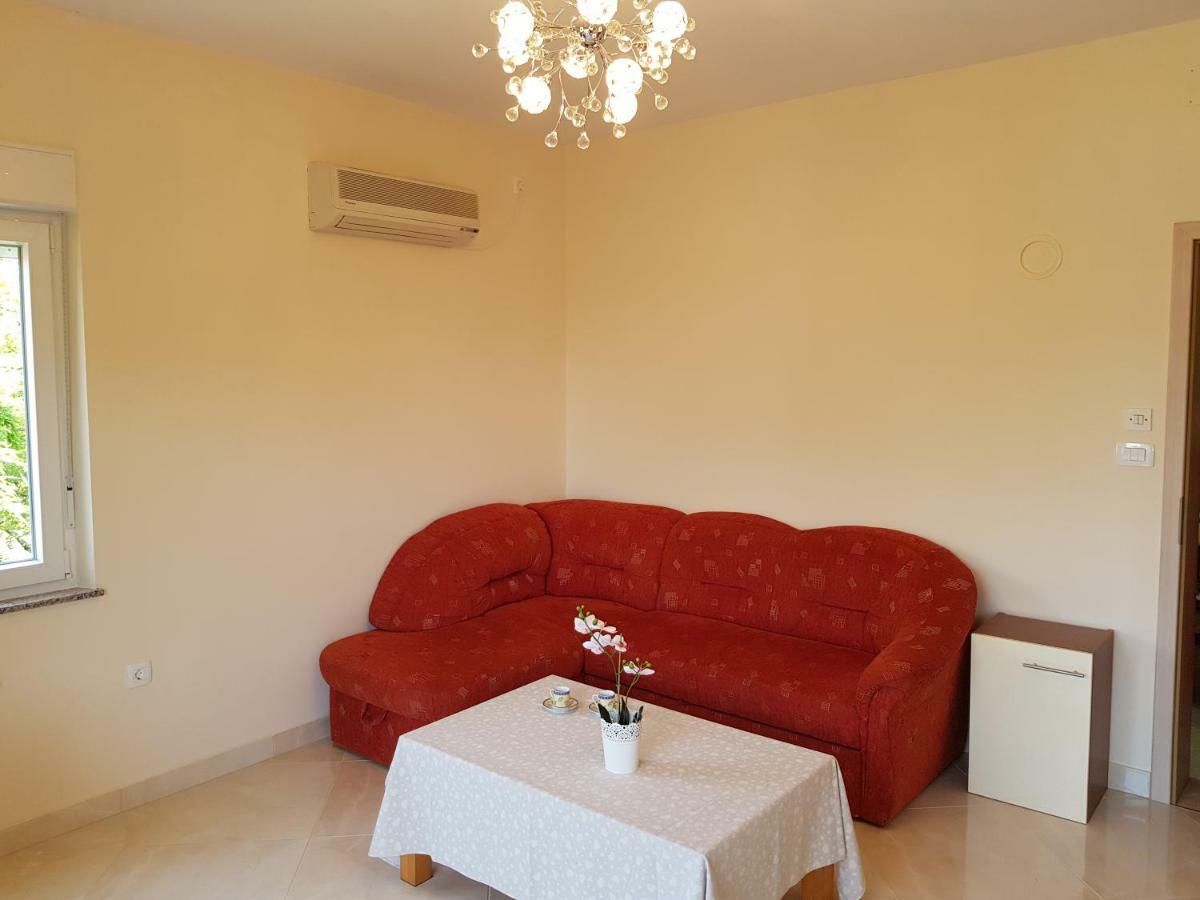 Apartman Vesna Malinska Buitenkant foto
