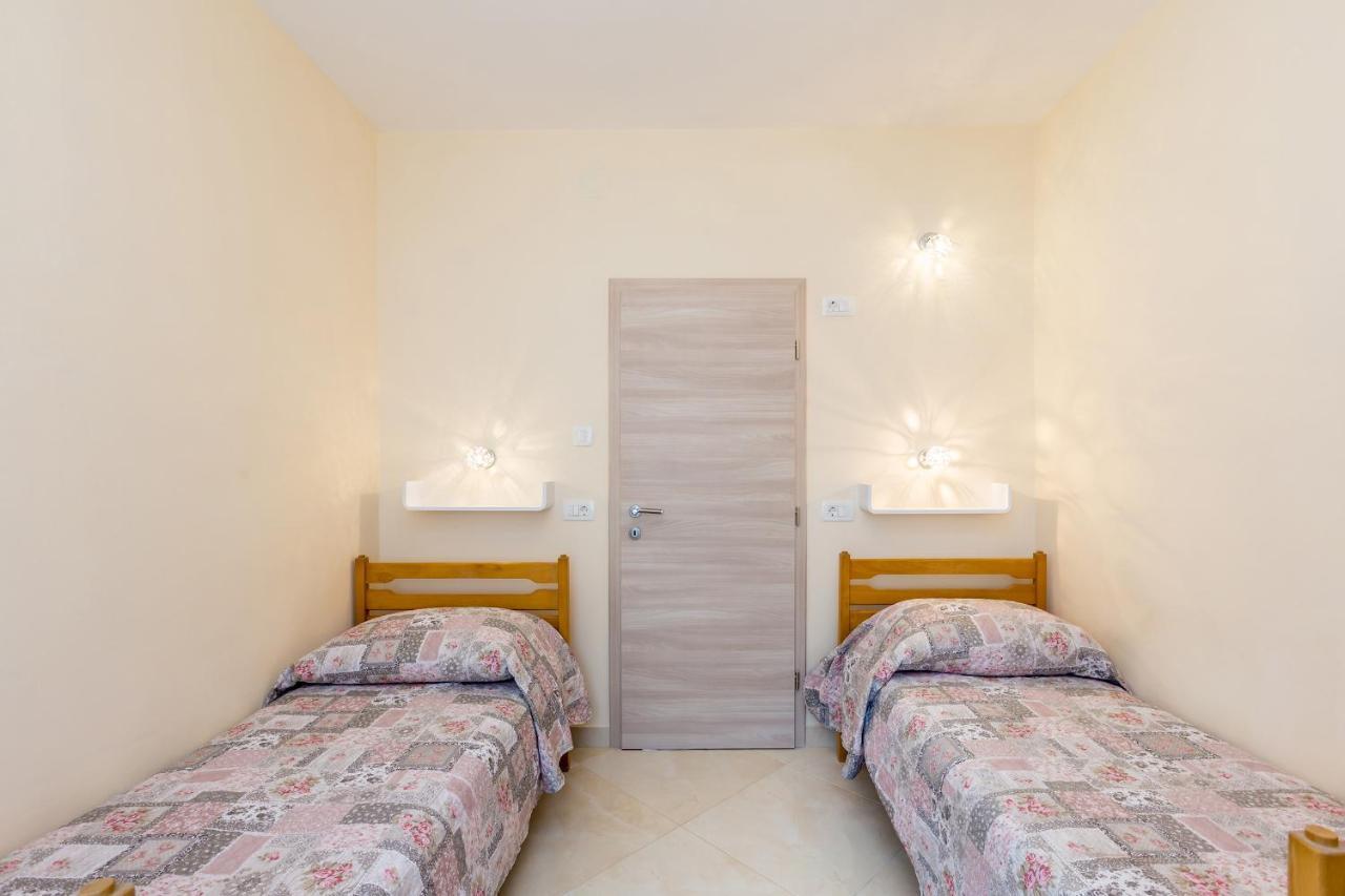 Apartman Vesna Malinska Buitenkant foto